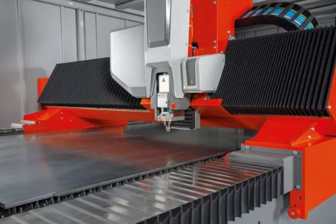 Faserlaserschneiden in der Blechbearbeitung - eine Technologie, die Präzision und Effizienz vereint